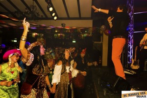 Carnaval in Elst - Mannen van Oranje