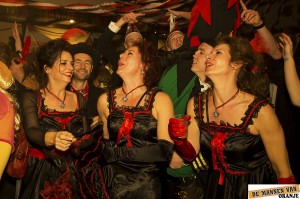 Carnaval in Elst - Mannen van Oranje