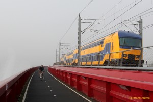 Zwolle - NS spoorburg mist                         